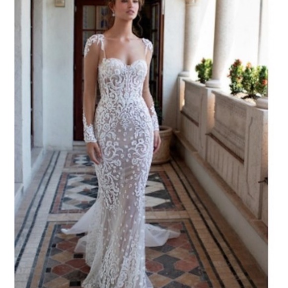 Berta Wedding Dress - Picture 6 of 7